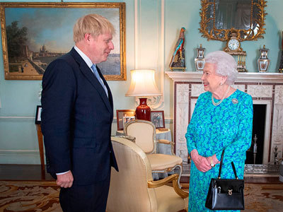 Борис Джонсон и Елизавета II 